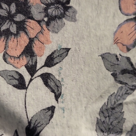 Calvin Klein  flowered light sweatshirt - Picture 5 of 6